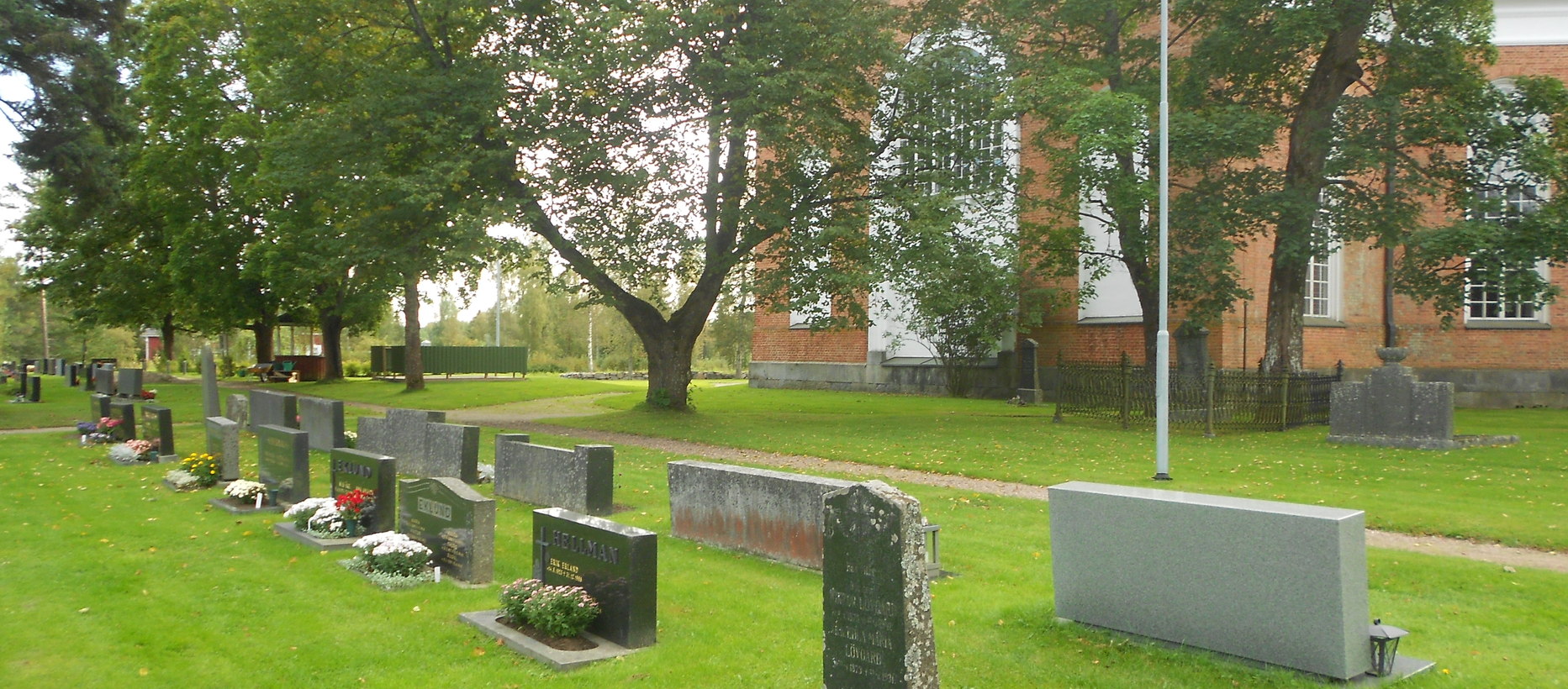 Lappfjärds kyrkas kyrkogård Lappfjärds kyrkas kyrkogård